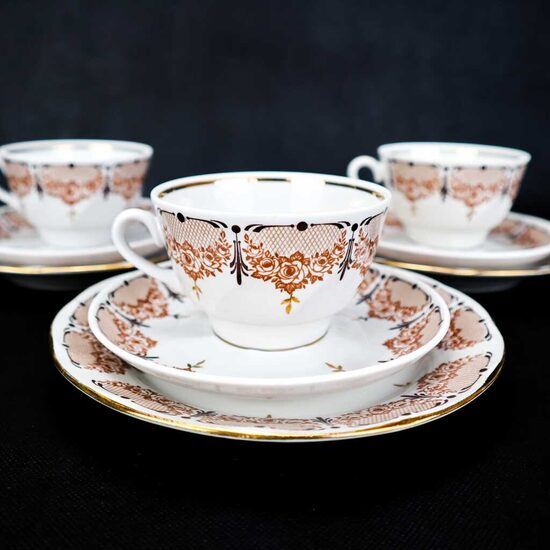 Viktorijas trio brūnas rozītes ar tīkliņu